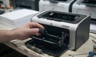 Γιατί ο HP Laser εκτυπωτής σας δεν τραβάει χαρτί; Οδηγός επιβίωσης για θρυλικά μοντέλα